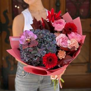 Bouquet in Rich Tones with an Exotic Vanda Orchid «Enchanted Lyubov»