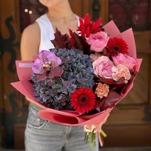Bouquet in Rich Tones with an Exotic Vanda Orchid «Enchanted Lyubov»