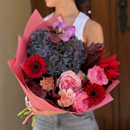 Bouquet in Rich Tones with an Exotic Vanda Orchid «Enchanted Lyubov»