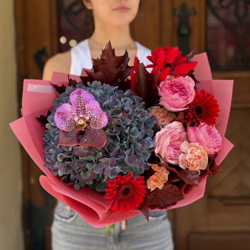 Bouquet in Rich Tones with an Exotic Vanda Orchid «Enchanted Lyubov»