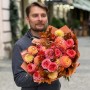 Розкішний осінній букет із жоржин та півонієвидної троянди Candy X-Pression «Поцілунок світанку»
