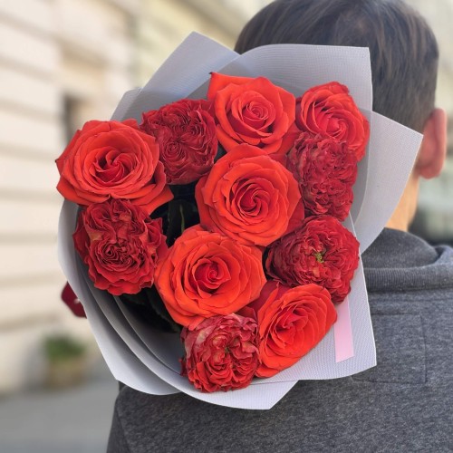 Mix of Nina and Red Monster Roses «Vibrant Petals»