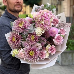 Charming Bouquet with Baltazar Chrysanthemum «Amethyst Tangle»