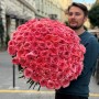 101 троянда Candy X-Pression у букеті «Абрикосова галактика»