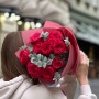 9 ярких пионовидных роз сорта Red Piano в букете «Рубиновый огонь»