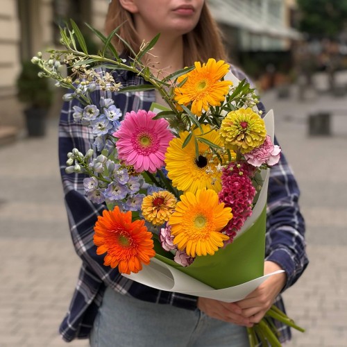 Vibrant Gerbera Bouquet «Dopamine Kaleidoscope»