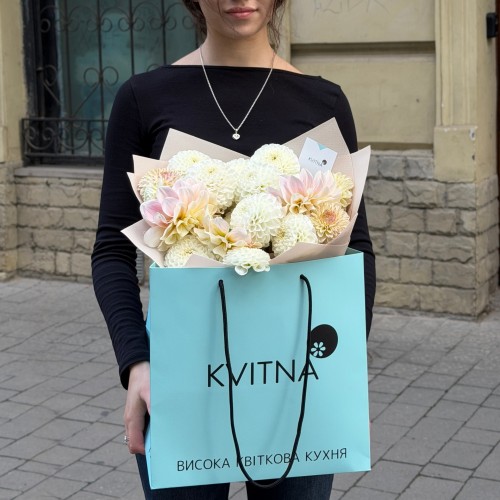 Mix of 17 Dahlias «Pearlescent Pearls»