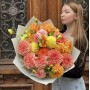 Жизнерадостный микс из 21 георгины «Радостные лучи»