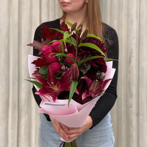 Striking Bouquet with Lily in Cherry Tones «Velvet Heart»
