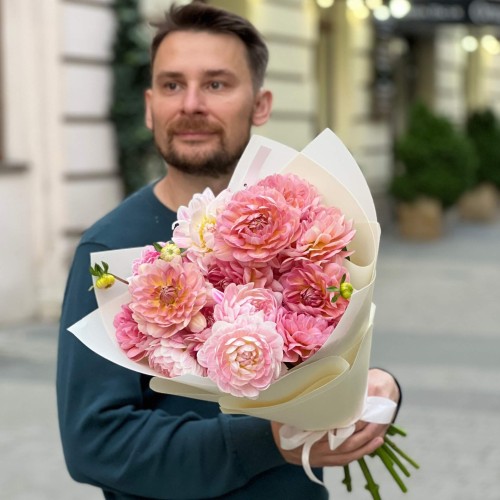 Bouquet of 15 Delicate Dahlias «Peach Lotuses»