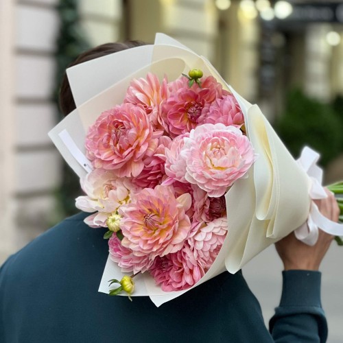 Bouquet of 15 Delicate Dahlias «Peach Lotuses»