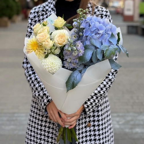 Delicate Bouquet with Hydrangea «A Signature Style»