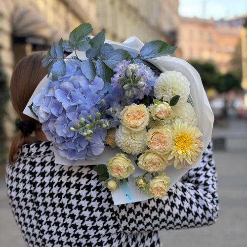 Delicate Bouquet with Hydrangea «A Signature Style»