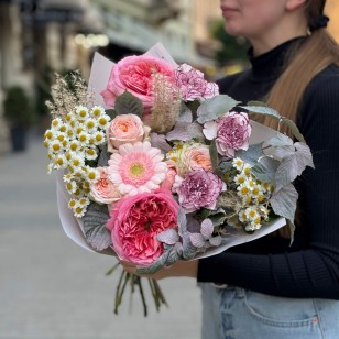 Интересный букетик с пионовидной розой Pink X-Pression «Красивый жест»