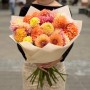 Микс из 21 георгины в букете «Нечто прекрасное»