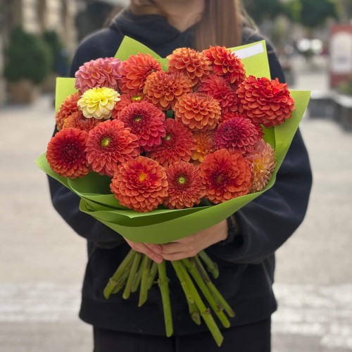 Bouquet with 23 Dahlias «Enchanting Cloud»