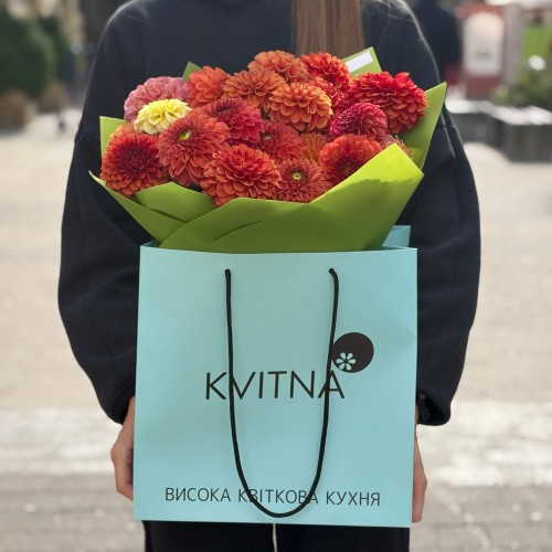 Bouquet with 23 Dahlias «Enchanting Cloud»