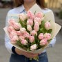 25 тюльпанов сорта Dreamer в букете «Хрустящий десерт»