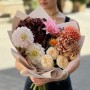 Осенний букет с амаркринумом и хризантемой «Пряный конфитюр»
