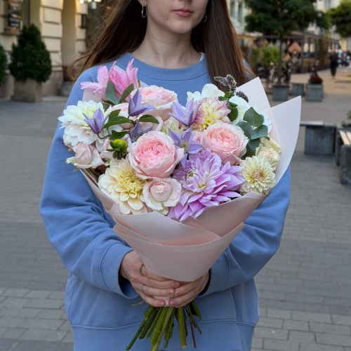 Світлий букет у рожевих та бузкових відтінках «Ніжна леді»