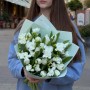 Білосніжний букет із ароматних фрезій та тюльпанів «Чиста свіжість»