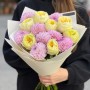 Чарівний букет з півонієвидних троянд Antonia Garden та жоржин «Ванільна грушка»
