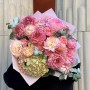 Luxurious Bouquet with Hydrangeas and Dahlias «Peach Bellini»