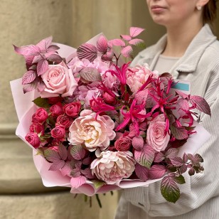 Bright Bouquet in Pink Tones with Nerine «Raspberry Mischief»