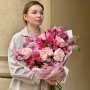 Bright Bouquet in Pink Tones with Nerine «Raspberry Mischief»