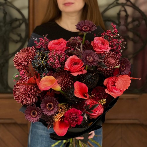 Stylish and Mysterious Bouquet in Deep Tones «Love in Transylvania»