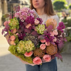Вишуканий букет із півонієвидною трояндою Veggie «Південний сад»