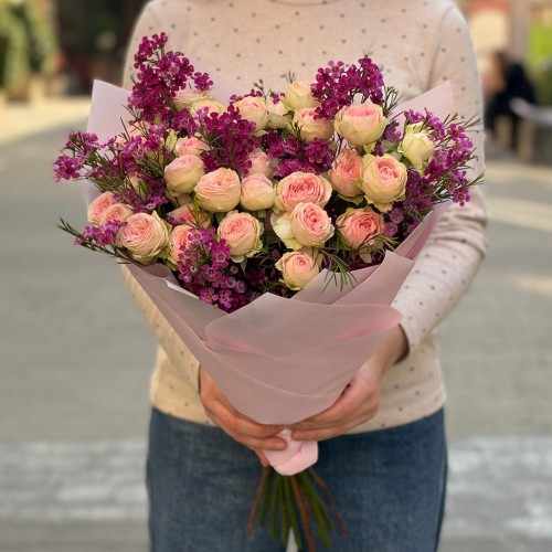Enchanting Duo Bouquet with Chamelaucium and Spray Peony-Style Roses «Vanilla Curls»