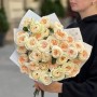11 веток кустовой пионовидной розы в букете «Заварной крем»