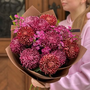 Autumn Bouquet with Bigoudi Chrysanthemums and Chamelaucium «Plum Jam»