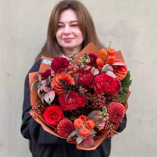 Яскравий букет у полум'яних відтінках «Затишне вогнище»
