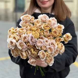 Троянда кущова півонієвидна Princess Hana