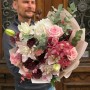 Вишуканий букет із лілією «Вишнева ваніль»