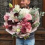 Вишуканий букет із лілією «Вишнева ваніль»