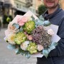 Дивовижний букет із півонієвидною трояндою Veggie «Зелені нотки»