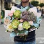 Дивовижний букет із півонієвидною трояндою Veggie «Зелені нотки»