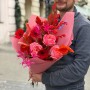 Незвичний букет із неріне «Червона соната»