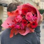 Незвичний букет із неріне «Червона соната»