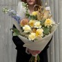 Цікавий букет із дельфініумом та жоржинами «Момент літа»