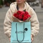 Микс из 9 пионовидных роз Dark X-Pression и Red Monster в букете «Романтическая вспышка»