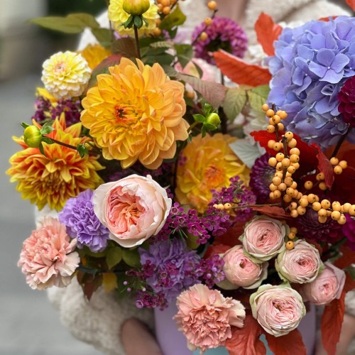 Colorful Seasonal Arrangement with Dahlias «Creative Expression»
