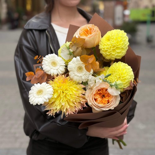 Warm Bouquet with X-Pression Peony-Style Roses «Autumn Intrigue»