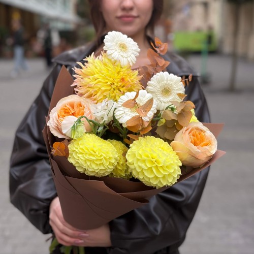 Warm Bouquet with X-Pression Peony-Style Roses «Autumn Intrigue»