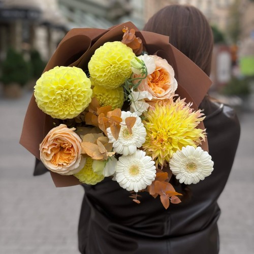 Warm Bouquet with X-Pression Peony-Style Roses «Autumn Intrigue»