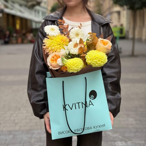 Warm Bouquet with X-Pression Peony-Style Roses «Autumn Intrigue»