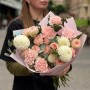 Delicate Bouquet in Powdery Tones «Marshmallow Veil»